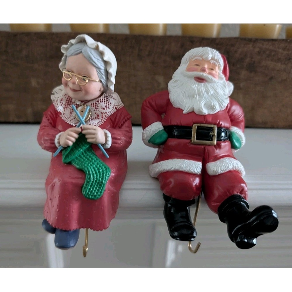 Vintage Hallmark Santa Mrs Claus Shelf Sitter Stocking Holders Set Read